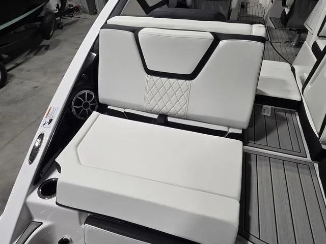 Slide: The Image of Yamaha 252S 2026 - 8