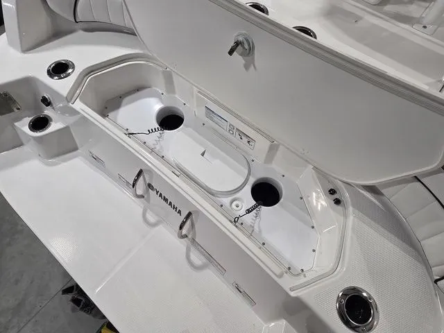 Slide: The Image of Yamaha 222 FSH Sport 2026 - 7