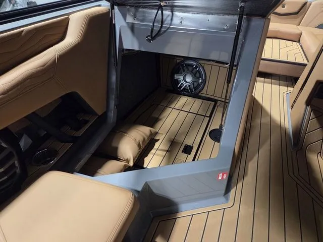 Slide: The Image of Nautique Super Air Nautique G25 2026 - 16