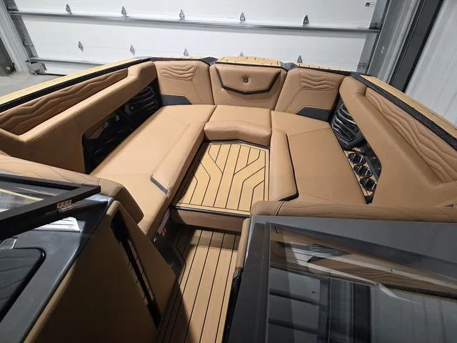 Slide: The Image of Nautique Super Air Nautique G25 2026 - 21