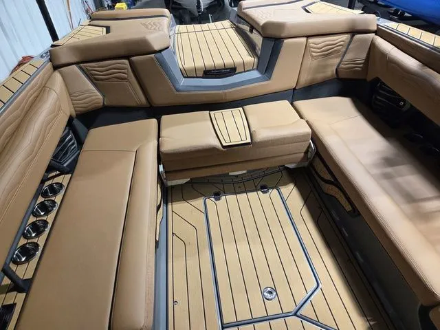 Slide: The Image of Nautique Super Air Nautique G25 2026 - 9