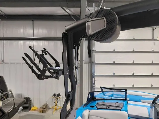 Slide: The Image of Axis A200 2026 - 8