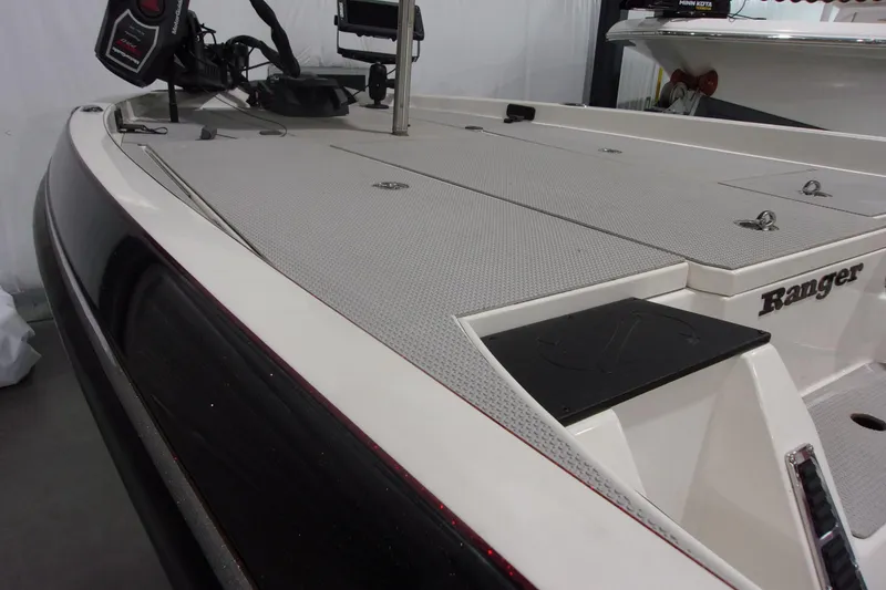Slide: The Image of 2017 Ranger Z518 Intracoastal boat deck, featuring sleek design and advanced equipment. - 11