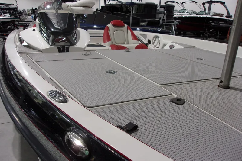 Slide: The Image of 2017 Ranger Z518 Intracoastal boat with sleek design and spacious deck in showroom. - 7