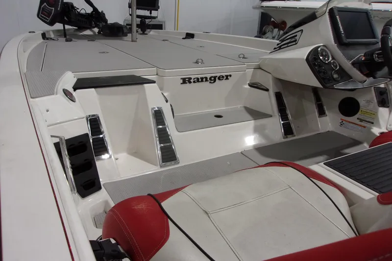 Slide: The Image of 2017 Ranger Z518 Intracoastal boat interior with steering console and seating. - 9