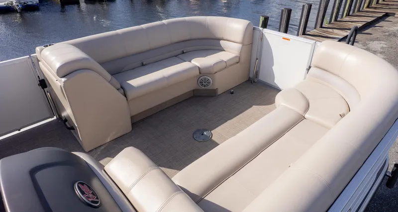 Slide: The Image of Ranger Reata Pontoon 200C 2018 - 11