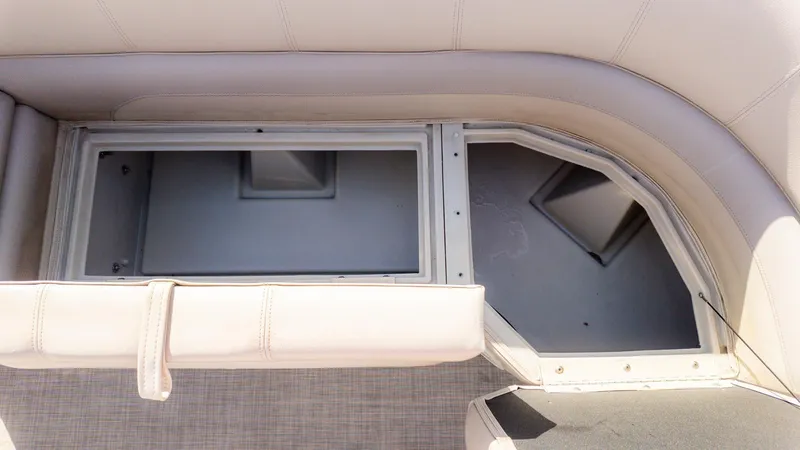 Slide: The Image of Ranger Reata Pontoon 200C 2018 - 12