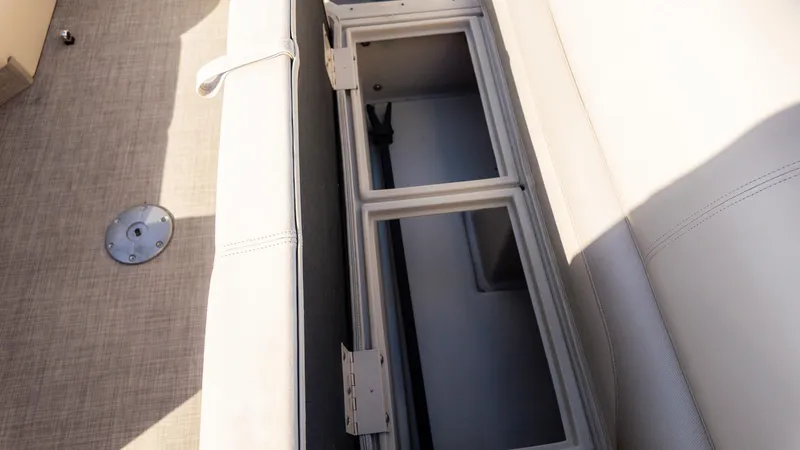 Slide: The Image of Ranger Reata Pontoon 200C 2018 - 13