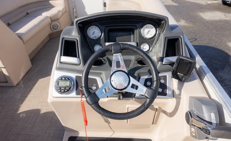 Slide: The Image of Ranger Reata Pontoon 200C 2018 - 16