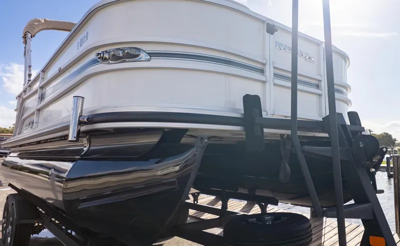 Slide: The Image of Ranger Reata Pontoon 200C 2018 - 3