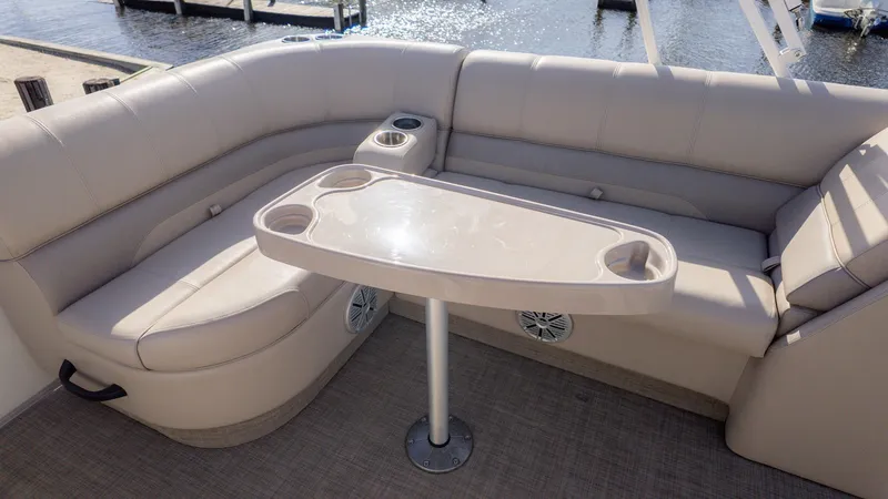 Slide: The Image of Ranger Reata Pontoon 200C 2018 - 7