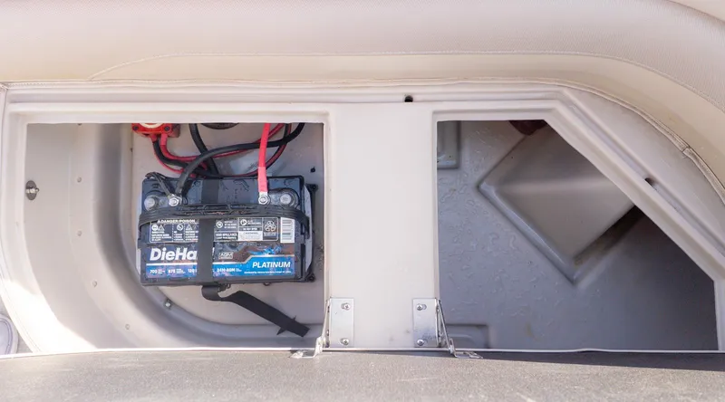 Slide: The Image of Ranger Reata Pontoon 200C 2018 - 8