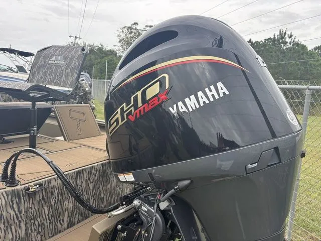 Slide: The Image of Thor 1900 Lake Hammer Center Console Elite 2026 - 11