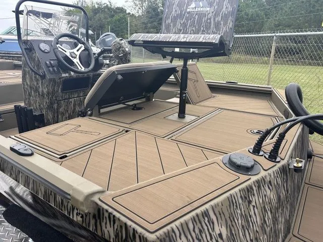 Slide: The Image of Thor 1900 Lake Hammer Center Console Elite 2026 - 12