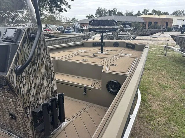 Slide: The Image of Thor 1900 Lake Hammer Center Console Elite 2026 - 15