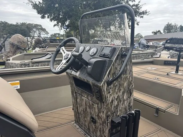 Slide: The Image of Thor 1900 Lake Hammer Center Console Elite 2026 - 16