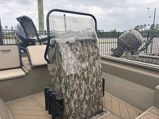 Slide: The Image of Thor 1900 Lake Hammer Center Console Elite 2026 - 17