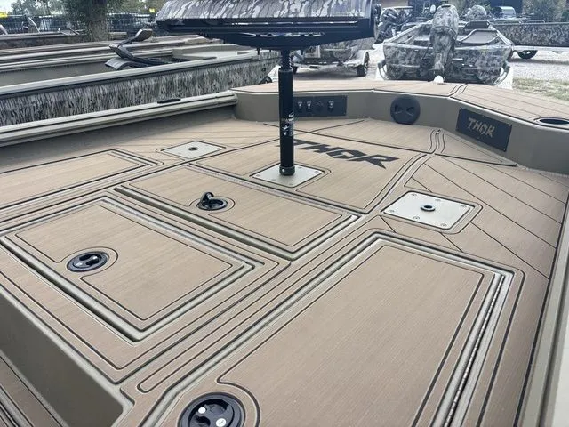 Slide: The Image of Thor 1900 Lake Hammer Center Console Elite 2026 - 19