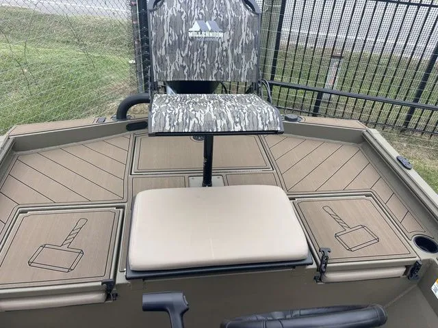 Slide: The Image of Thor 1900 Lake Hammer Center Console Elite 2026 - 20