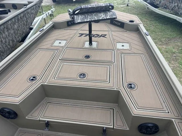 Slide: The Image of Thor 1900 Lake Hammer Center Console Elite 2026 - 22