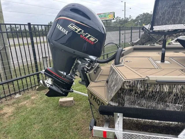 Slide: The Image of Thor 1900 Lake Hammer Center Console Elite 2026 - 3