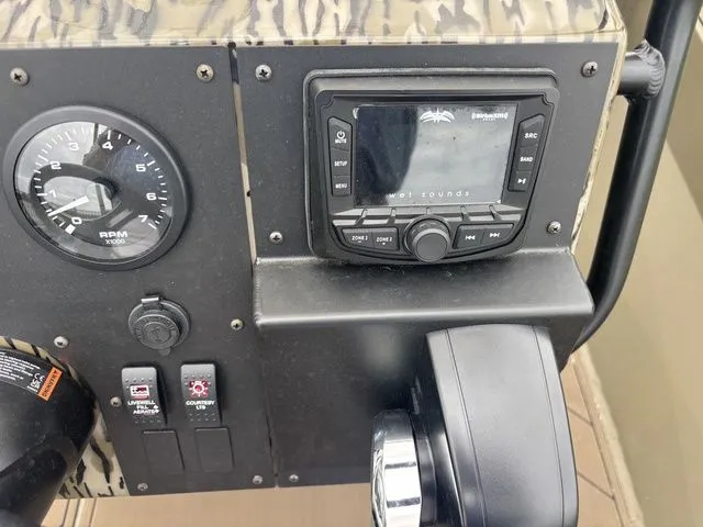 Slide: The Image of Thor 1900 Lake Hammer Center Console Elite 2026 - 31