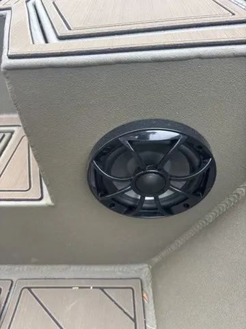 Slide: The Image of Thor 1900 Lake Hammer Center Console Elite 2026 - 32