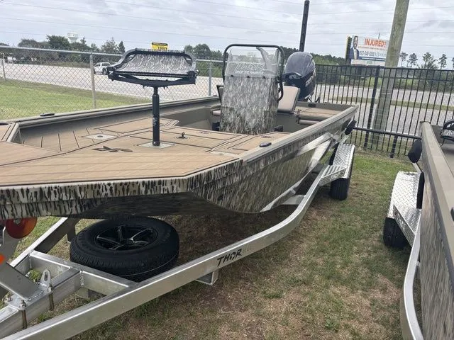 Slide: The Image of Thor 1900 Lake Hammer Center Console Elite 2026 - 4