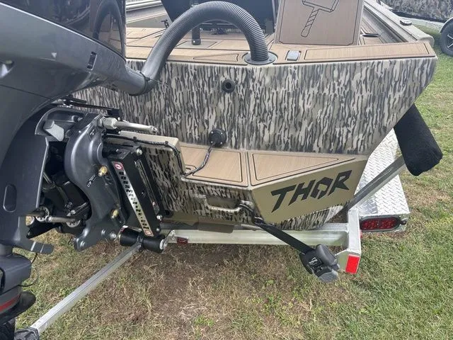 Slide: The Image of Thor 1900 Lake Hammer Center Console Elite 2026 - 6