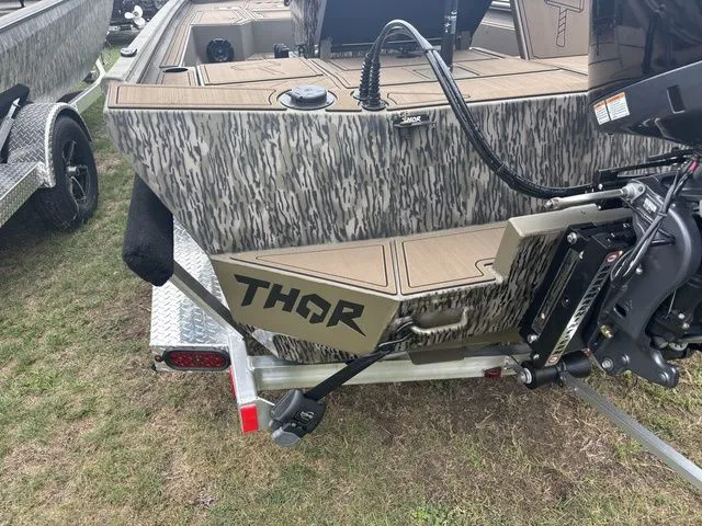 Slide: The Image of Thor 1900 Lake Hammer Center Console Elite 2026 - 7