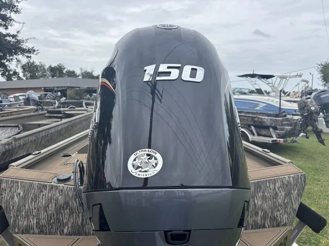 Slide: The Image of Thor 1900 Lake Hammer Center Console Elite 2026 - 8