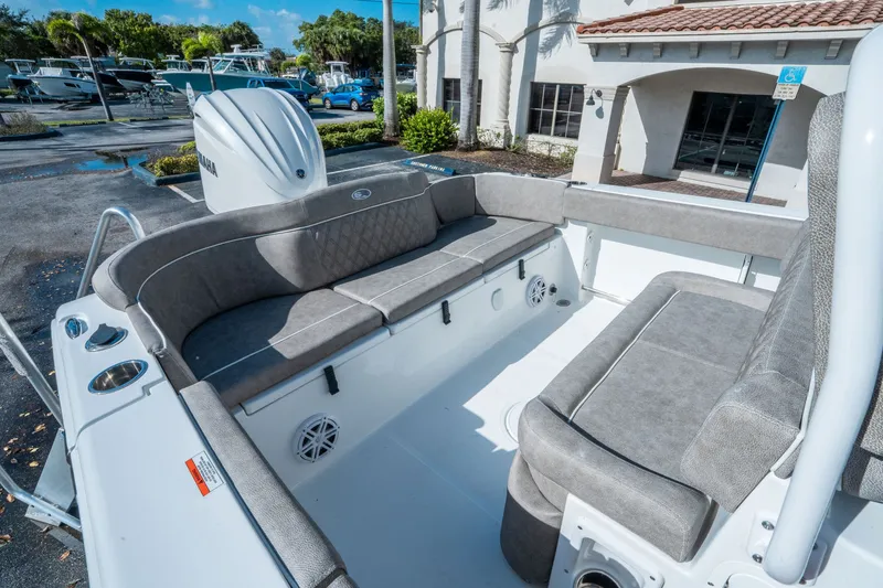 Slide: The Image of Sea Hunt Ultra 245 SE 2026 - 10