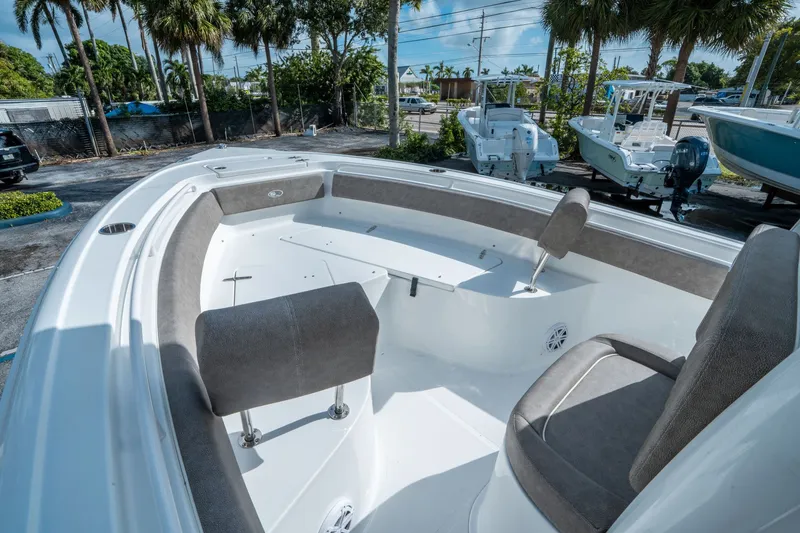 Slide: The Image of Sea Hunt Ultra 245 SE 2026 - 23