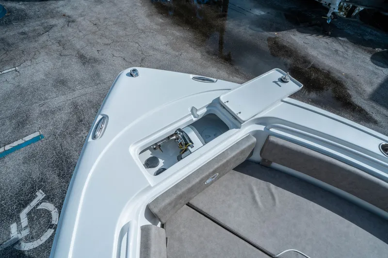 Slide: The Image of Sea Hunt Ultra 245 SE 2026 - 25