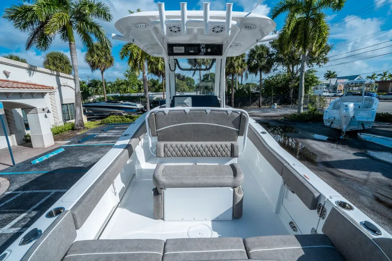 Slide: The Image of Sea Hunt Ultra 245 SE 2026 - 9