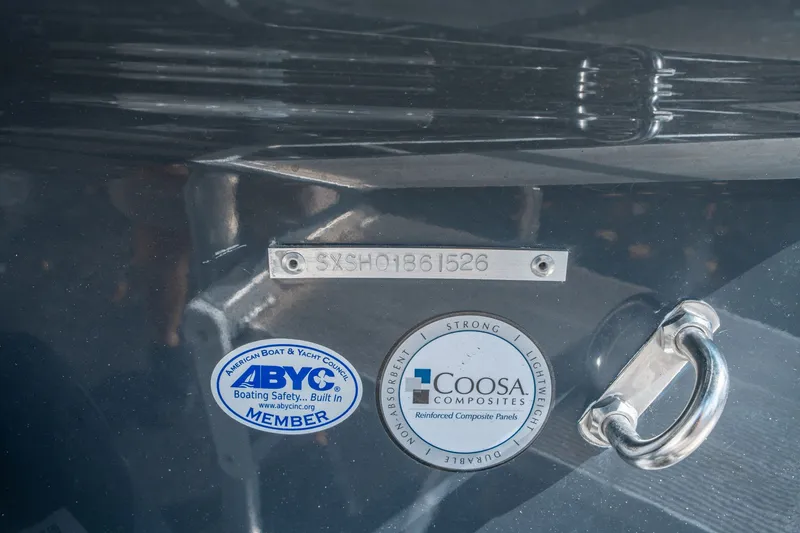 Slide: The Image of Sea Hunt Ultra 245 SE 2026 - 29