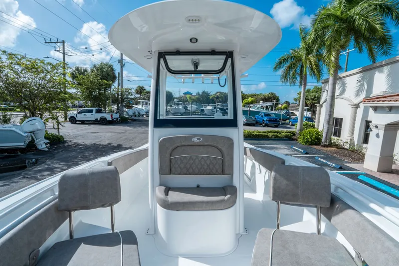 Slide: The Image of Sea Hunt Ultra 245 SE 2026 - 26