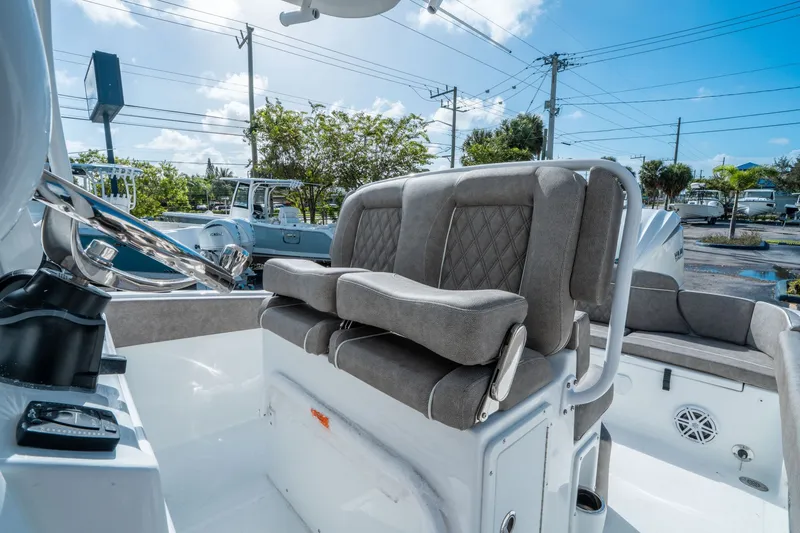 Slide: The Image of Sea Hunt Ultra 245 SE 2026 - 17