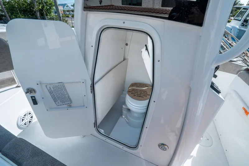 Slide: The Image of Sea Hunt Ultra 245 SE 2026 - 21