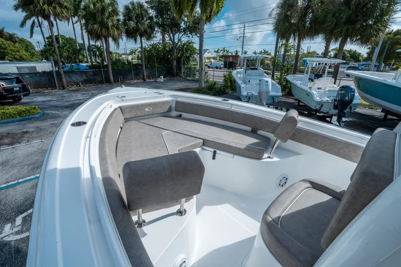 Slide: The Image of Sea Hunt Ultra 245 SE 2026 - 22