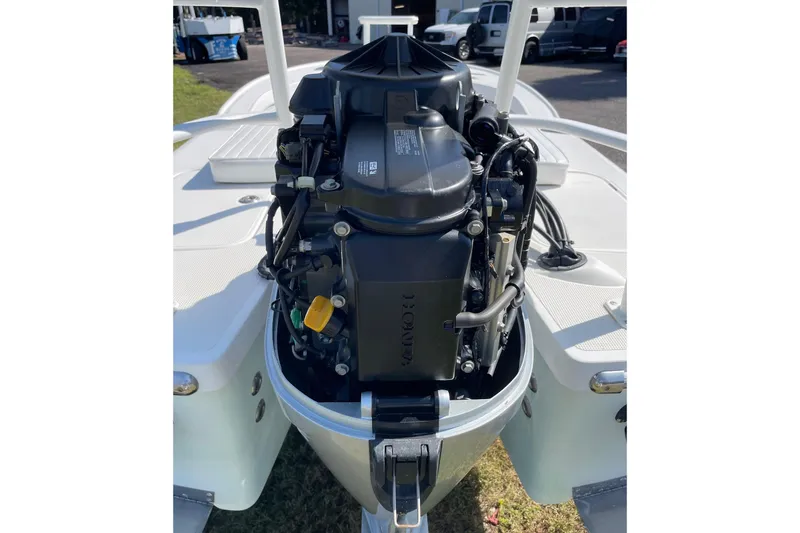 Slide: The Image of 2006 Chaos 16 Bonefish boat with Honda outboard motor, detailed view. - 38