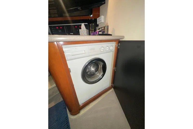 Slide: The Image of Washing machine in 1998 Sea Ray 500 Sundancer yacht interior. - 7