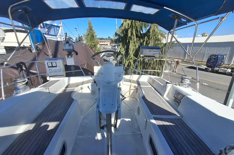 Slide: The Image of Cockpit of 2006 Beneteau Oceanis 393 sailboat with steering wheel and seating. - 6