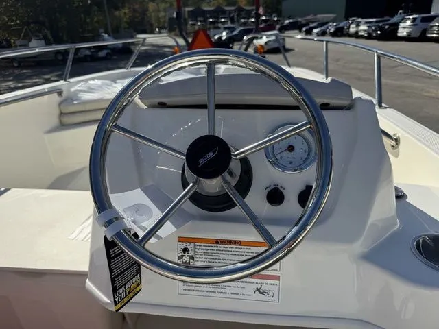 Slide: The Image of Boston Whaler 160 SS 2026 - 12