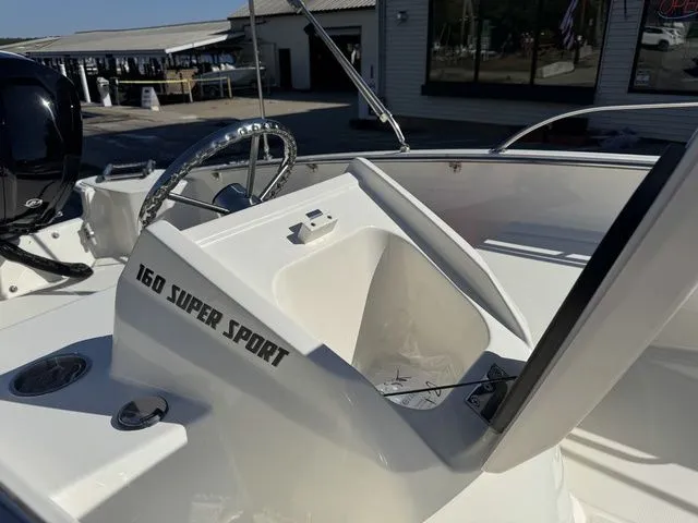 Slide: The Image of Boston Whaler 160 SS 2026 - 15
