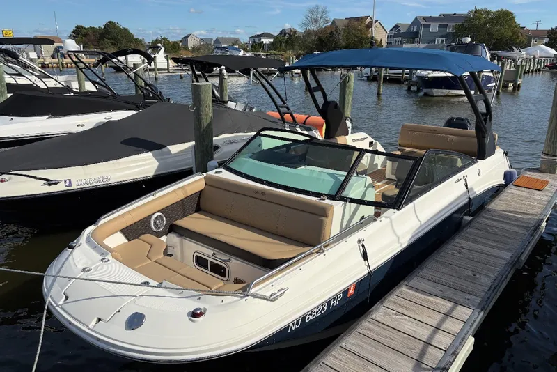 The Image of 2018 Sea Ray SDX 250 Outboard boat docked at marina with blue canopy. - 0