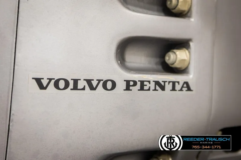 Slide: The Image of 1999 Four Winns 180 Horizon with Volvo Penta engine, Reeder-Trausch Marine branding. - 36