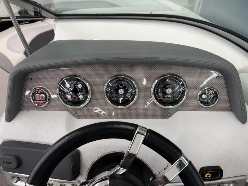 Slide: The Image of Regal 2300 Bowrider 2013 - 10