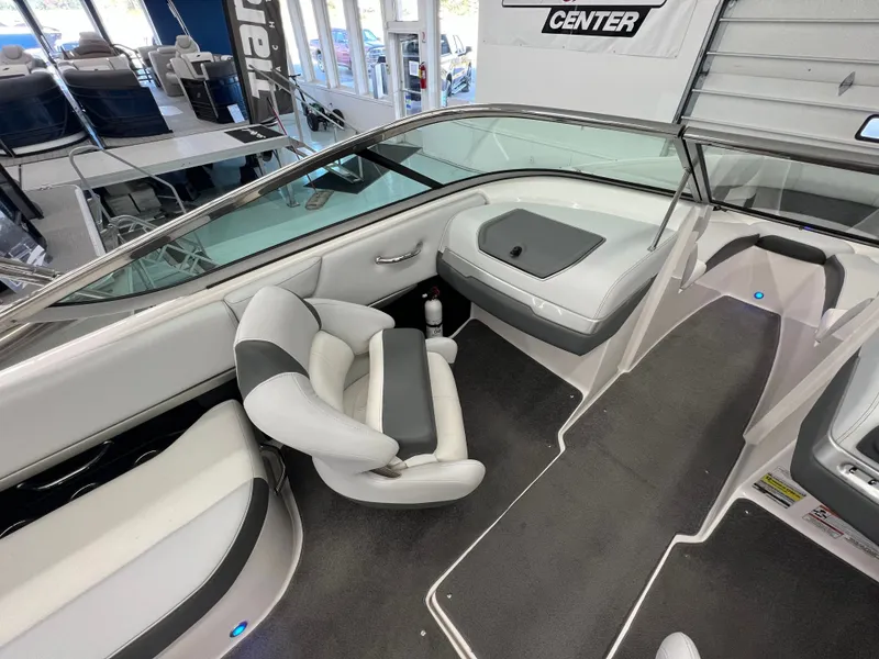 Slide: The Image of Regal 2300 Bowrider 2013 - 17