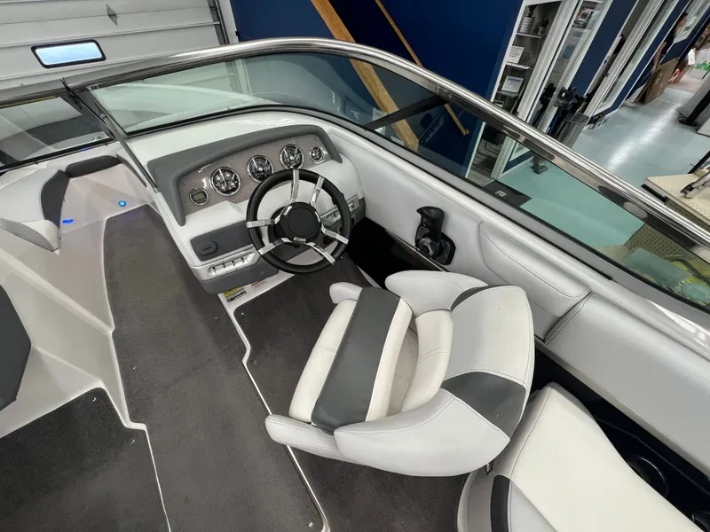 Slide: The Image of Regal 2300 Bowrider 2013 - 18